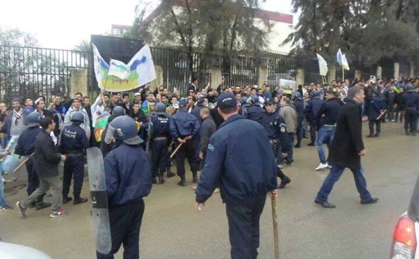 Confrontation entre policiers kabyles et arabes à Tizi-Ouzou après la répression de la marche du MAK