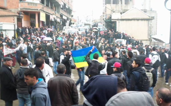 Grande manifestation des lycéens à Tala n Sila (Michelet - Ain El Hammam)