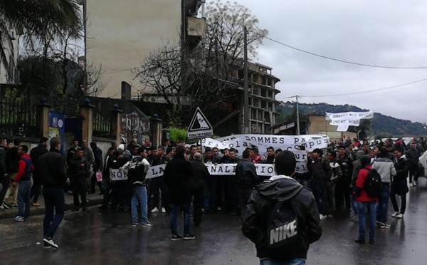 Education : Les lycéens ont marché ce matin à Mekla