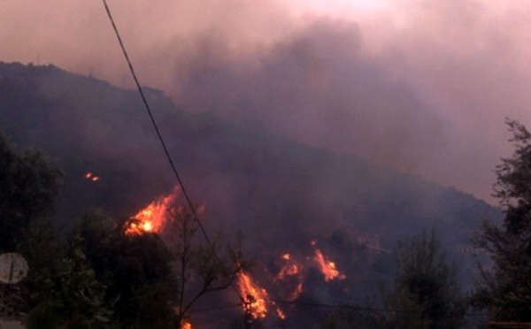 At Dwala  / Un immense feu ravage les environs du village de Tagemmunt Ukerruc