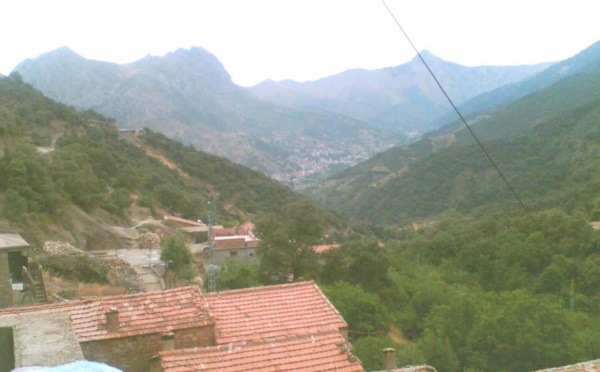 "Bavure militaire" à At Vudrar : trois jeunes kabyles blessés par l'armée algérienne