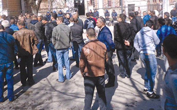 I3ezzugen (Azazga) : Quand les maires chassés par la population se font réinstaller par des escadrons de police…