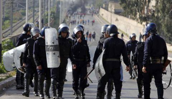 IΣEZZUGEN / URGENT : Plusieurs citoyens arrêtés ce matin par les services répressifs algériens