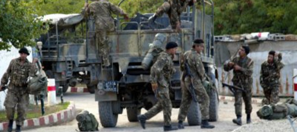 Des colonnes de l'armée algérienne circulent dans la ville d’Iwadhiyen