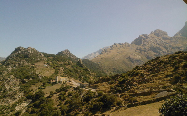 At Vuwaddu mgal ddin di tsertit