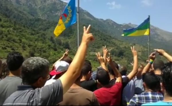 Pour le 14è anniversaire de la création du MAK, 4 villages procèdent au lever du drapeau national kabyle dans l'Arch d'Aqvil