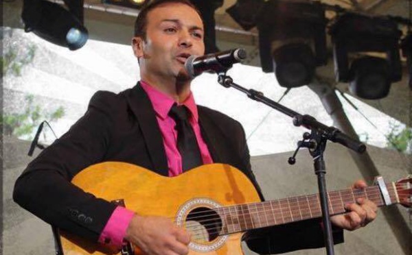 14 juin au Trocadéro, le chanteur engagé Zahir Amyas, clôturera la Journée de la Nation Kabyle