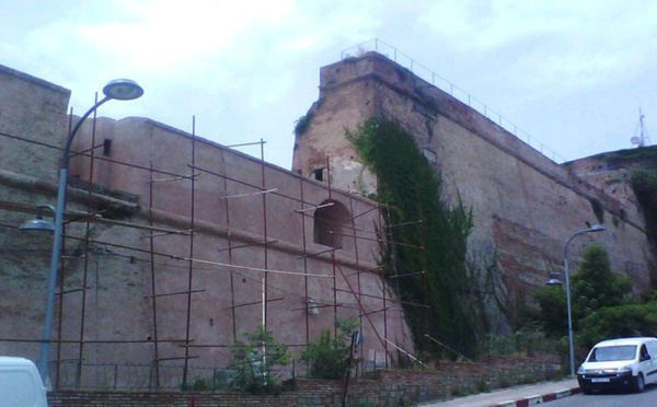 Vgayet - Casbah des Almohades/ Massacre archéologique en cours