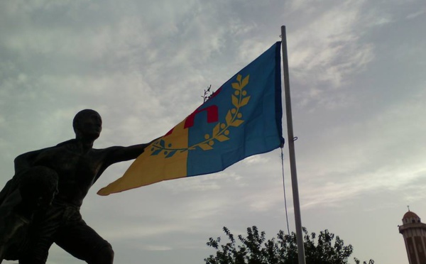 Lever du drapeau kabyle à Akbou : La population au Rendez-vous avec la journée de la Nation Kabyle