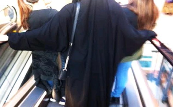 " De Saket à Vasantotsava, Holi, de couleurs et de charme" 