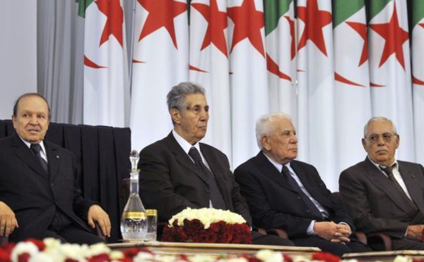 Algérie / Pour ses 61 ans, la « Glorieuse Révolution » dit M... à la Kabylie !