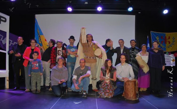 Une première à Laval !   Kabyles, autochtones Mohawk et québécois réunis dans un même spectacle coloré, festif et amical.