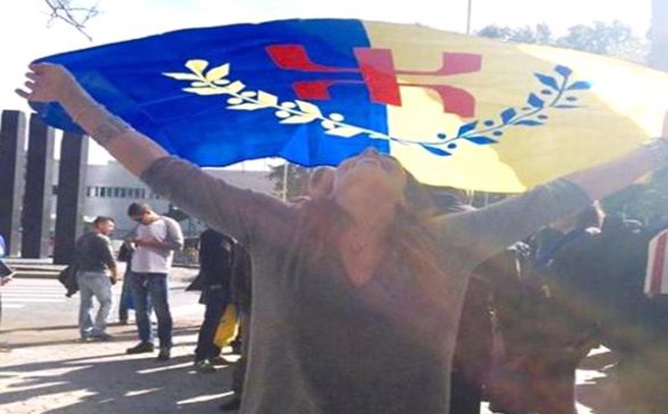 Berbers symbolically raise Kabylia flag at UN
