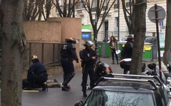  Scandale à Paris : Violente répression contre les manifestants Kurdes devant l'ambassade de Turquie qui ont protesté contre le massacre de civils kurdes