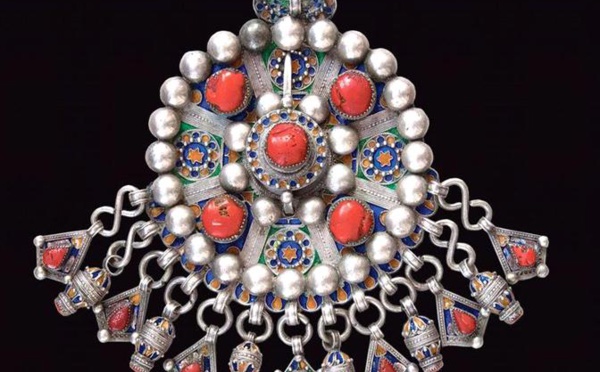 La France officielle :  grand faussaire de l'histoire de l'humanité