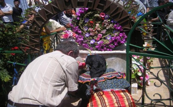 Maraghna : les citoyens chassent la délégation de la Wilaya de Tizi-Ouzou et ferment le siège de la mairie accusée de complicité