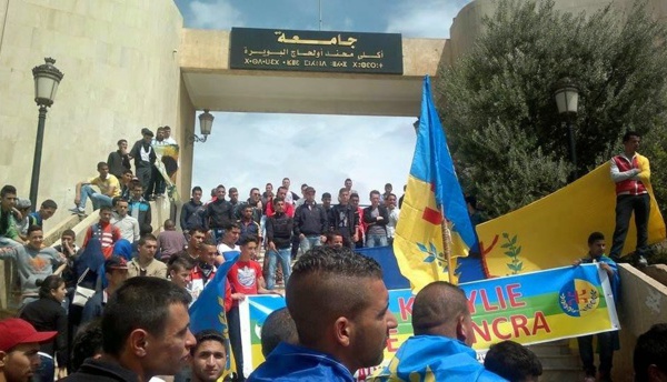 Instruction a été donnée de faire barrage aux congressistes du MAK, Tuvirett dans le collimateur...