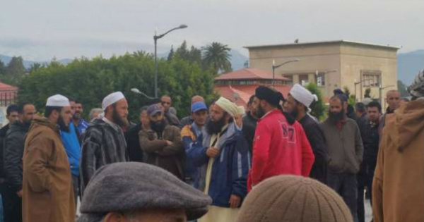 Occupation des espaces publics par d'anciens terroristes islamistes à Vgayet : Le MAK réagit 