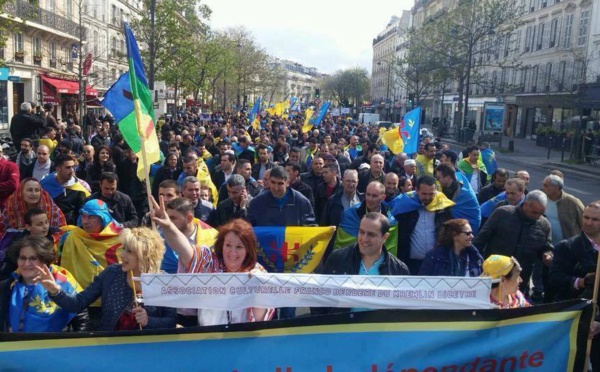 Couverture de la marche "Pour la Kabylie" à Paris (Actualisé en temps réel)