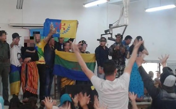 Le drapeau national kabyle brandi à l'Université d'Alger