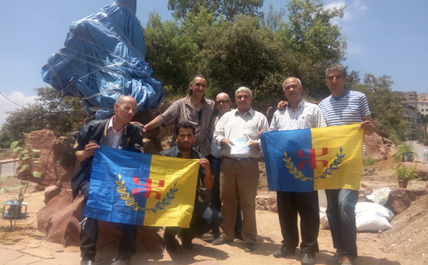  At-Yanni : Le MAK découvre la statue de Mouloud Mammeri et félicite son sculpteur