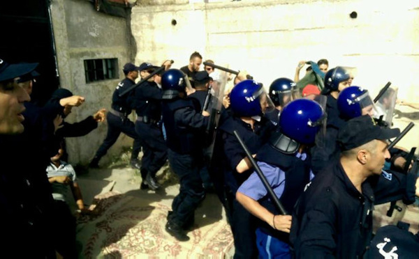 Tifilkout : Répression policière violente au 19ème jour consécutif sans eau potable (Vidéo)