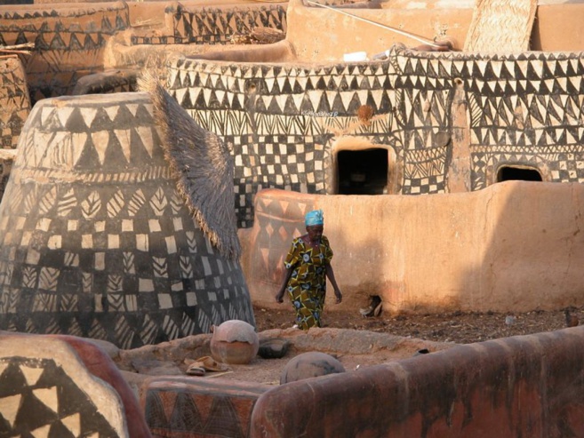 PROJET "AFRICA" (1) ; LE VILLAGE DE TIEBELE. CE2 PROJET "AFRICA" (1) ; LE VILLAGE DE TIEBELE. CE2