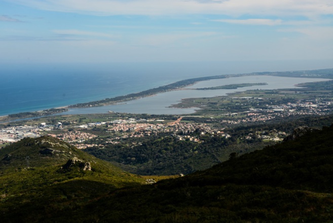 ETANG DE BIGUGLIA /U CHJURLINU VS LAC DE PADULA /LAVU DI PADULA ETANG DE BIGUGLIA /U CHJURLINU VS LAC DE PADULA /LAVU DI PADULA