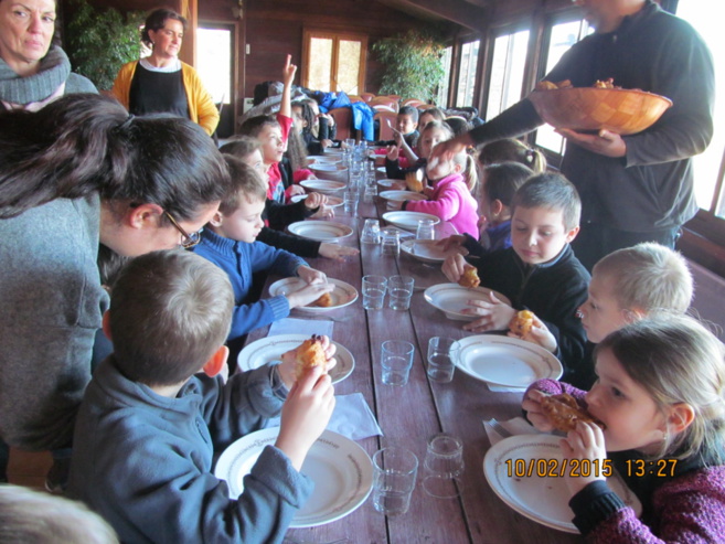 Avemu manghjatu à l'osteria.  Cusì bonu ! Dopu avemu cantatu è ballatu. Eppo, Simu rientrati à a scola di L’oretu è avemu travagliatu nant’à u pianu di u paese.   È in fine, simu rientrati à a scola di Subissi.  Cusì bella ghjurnata !