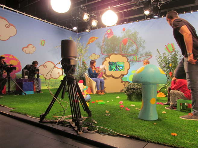 Eccu u decoru di l'emmissione cù Francine Massiani è i  "cameraman"