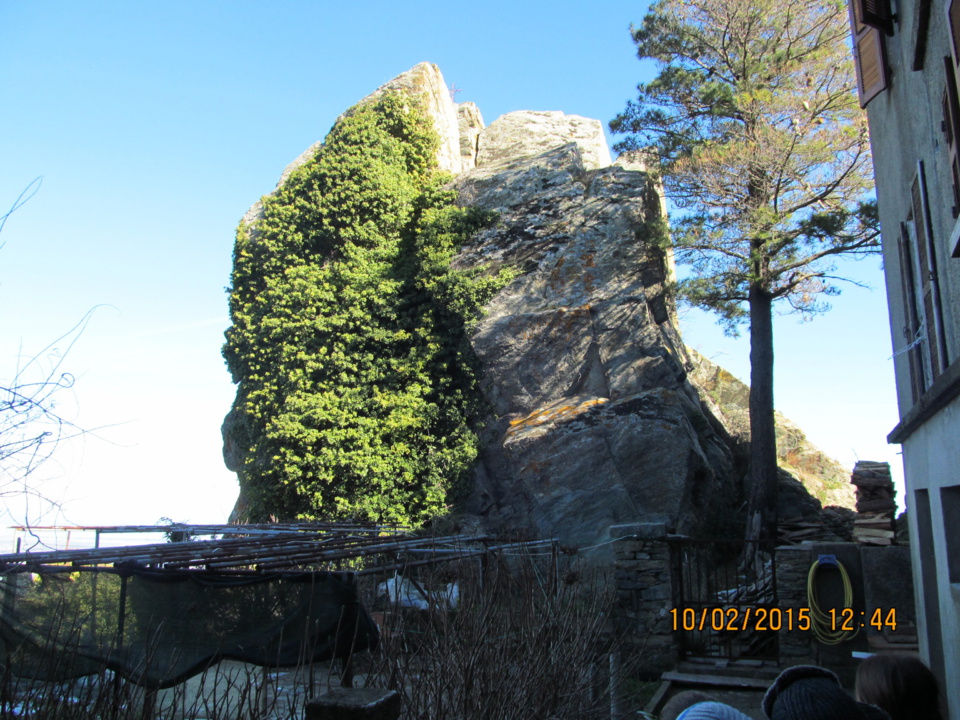 U scogliu tamantu chì si chjama "A tozza".