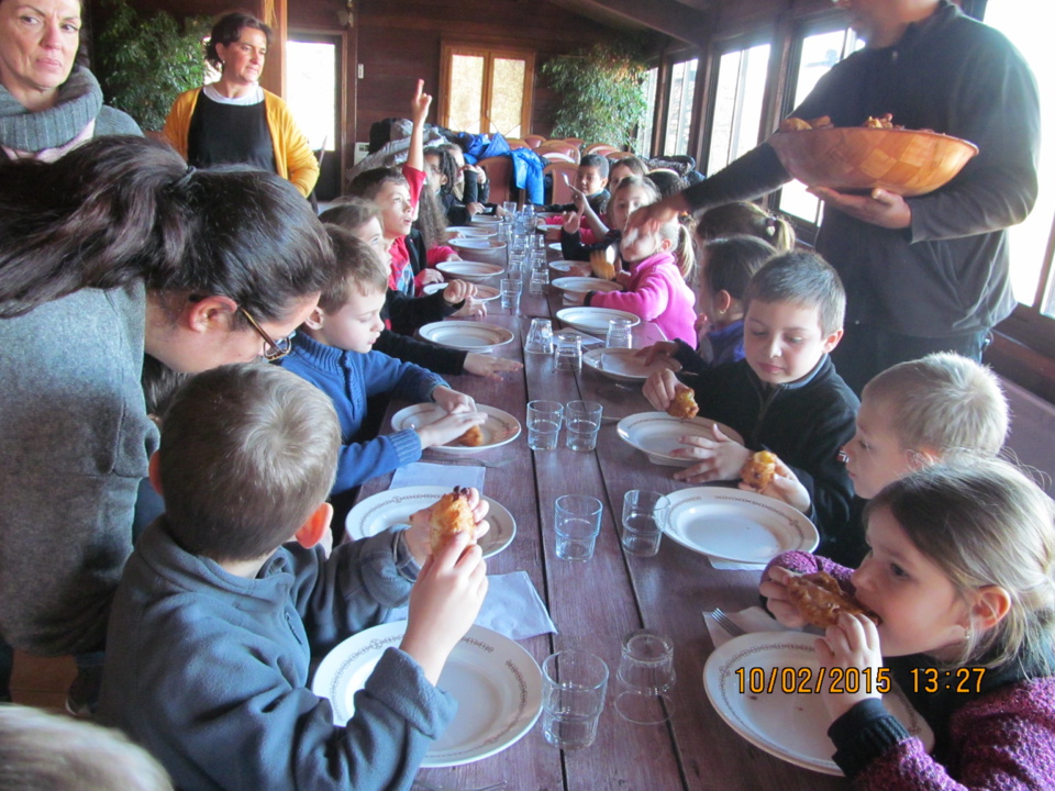 Avemu manghjatu à l'osteria.  Cusì bonu ! Dopu avemu cantatu è ballatu. Eppo, Simu rientrati à a scola di L’oretu è avemu travagliatu nant’à u pianu di u paese.   È in fine, simu rientrati à a scola di Subissi.  Cusì bella ghjurnata !