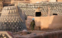 PROJET "AFRICA" (1) ; LE VILLAGE DE TIEBELE. CE2
