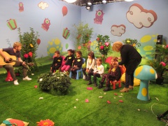 5 Gruppu 3 nantu à a scena. 5 Gruppu 3 nantu à a scena.