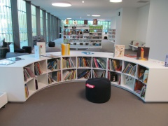 7 L'altri gruppi eranu à a Mediateca cù a maestra. 7 L'altri gruppi eranu à a Mediateca cù a maestra.