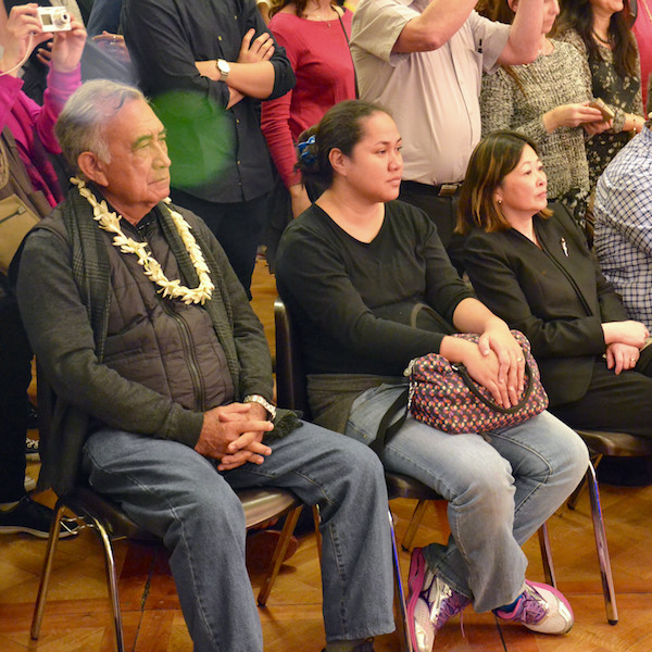 Oscar Temaru, Teua Temaru et Caroline Tang, chef de la délégation de la Polynésie française à Paris le 14 février 2017 à la mairie du 5e arrondissement de Paris à une soirée en faveur des sinistrés des pluies le 21 janvier 2017 à Tahiti et Moorea © VD/PT