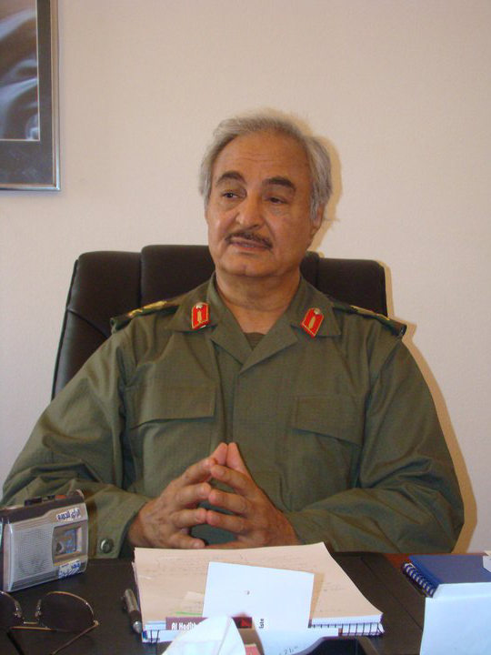 Le général Khalifa Belqasim Haftar le 25 avril 2011, par Magharebia - flickr.com - CC BY 2.0