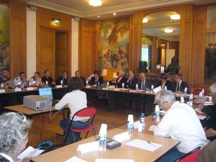 Le Conseil de quartier St-Victor et l'architecte de la voirie Dominique Larrouy (au centre)