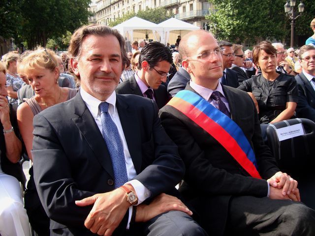 Romain Lévy (à droite) assis à côté de Jean-François Legaret, maire du 1er arrondissement