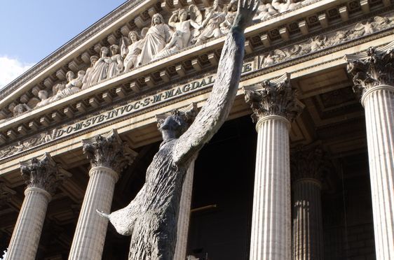 Initiation à l’art contemporain dans la crypte de la Madeleine