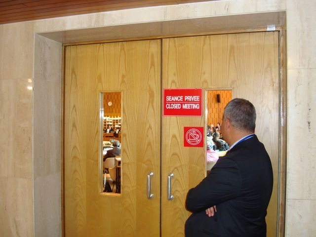 L'audtion des 9 candidats par les 58 membres du Conseil exécutif, retransmise en direct dans une autre salle pour les membres des autres pays.