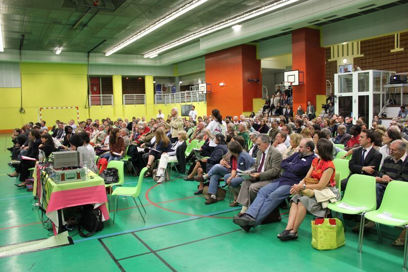 La seule réunion publique organisée par la Mairie de Paris a réuni beaucoup de monde des 4 arrondissements concernés par le chantier des Halles