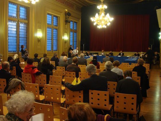 Une trentaine de personnes assistaient à la présentation-débat sur le plan 1000 caméras à Paris