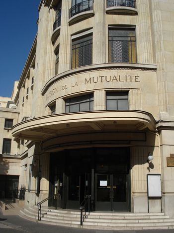 (c) Jean-Mary Nicolas. La Maison de la Mutualité dans le 5e