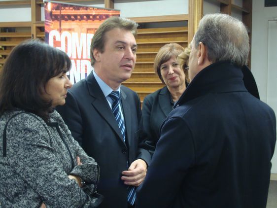 Jean-Bernard Bros assiste au compte-rendu de mandat 2009 de Bertrand Delanoë dans le 7e