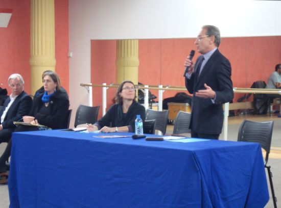 Laurence Girard, seule élue socialiste dans le 7ème : Minoritaire ici mais majoritaire à l'Hôtel de Ville prévient Bertrand Delanoë