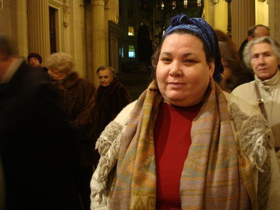 Dalila Zedadka, française et algérienne, participe à la cérémonie en hommage à son père né en janvier 1909, prisonnier en Allemagne pendant la 2ème guerre mondiale