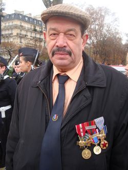 Hamoud Belmebrouk, porte-drapeau, s'est engagé à 17 ans 1/2 à Alger. Pour lui, c'est avant qu'il aurait fallu s'inquiéter du devoir de mémoire prôné par Hubert Falco