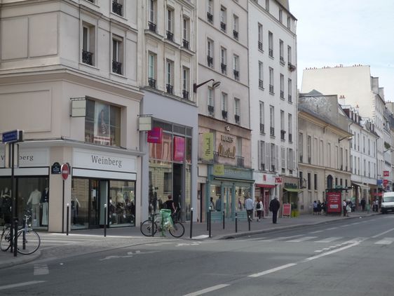 Les commerces rue de Sèvres en face de Laennec