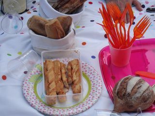 Dress code rose et oragne jusque dans la couleur des couverts